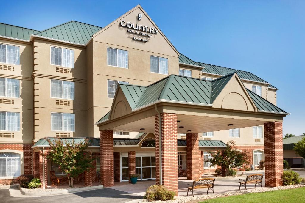 Country Inn & Suites by Radisson Lexington VA - image 2