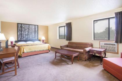 Super 8 by Wyndham Lexington VA - image 2