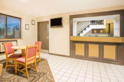 Super 8 by Wyndham Lexington VA - image 6