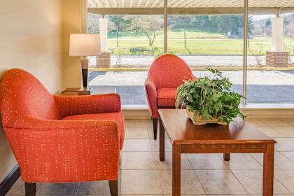 Econo Lodge Lexington Downtown near I-81 - image 13