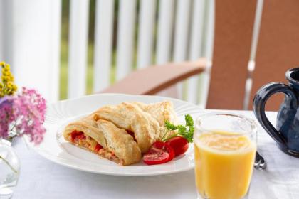 Brierley Hill Bed & Breakfast - image 10