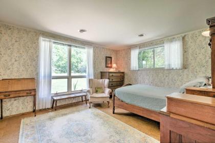 Stair-Free Lexington Home with Blue Ridge Mtn Views!