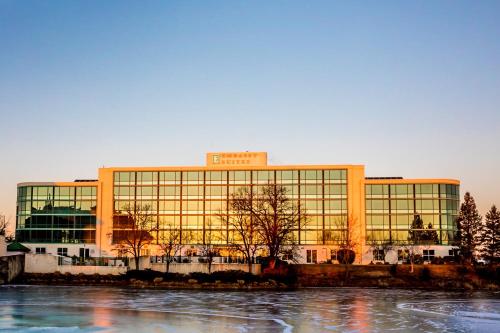 Embassy Suites by Hilton Lexington Green - image 3