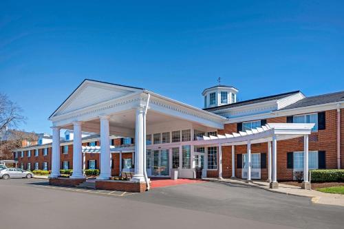 Clarion Hotel Lexington - main image