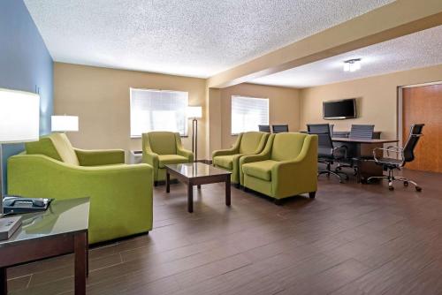 Clarion Hotel Lexington - image 4