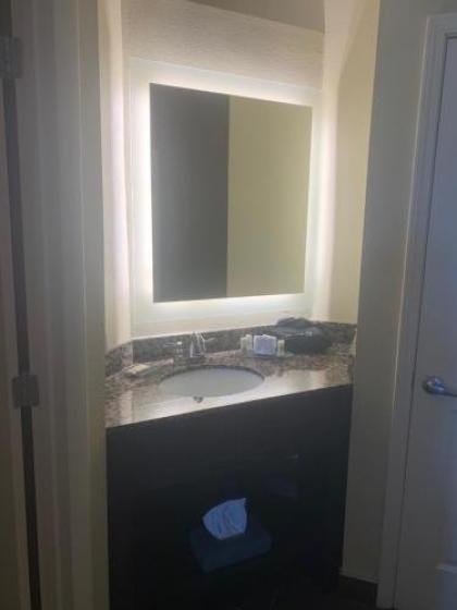 La Quinta Inn & Suites by Wyndham Lexington South / Hamburg - image 4