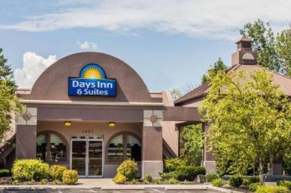 Days Inn  Suites by Wyndham Lexington Lexington