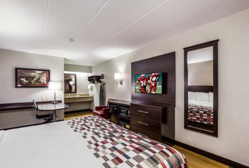 Red Roof Inn Lexington - image 2