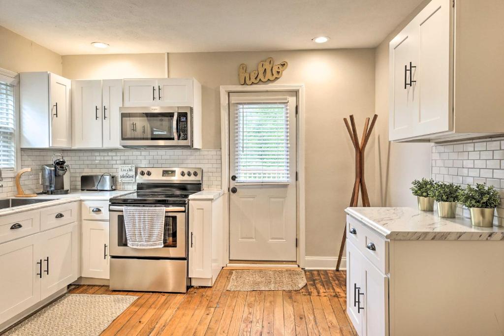 Updated Lexington Apartment Near Downtown UK! - image 4