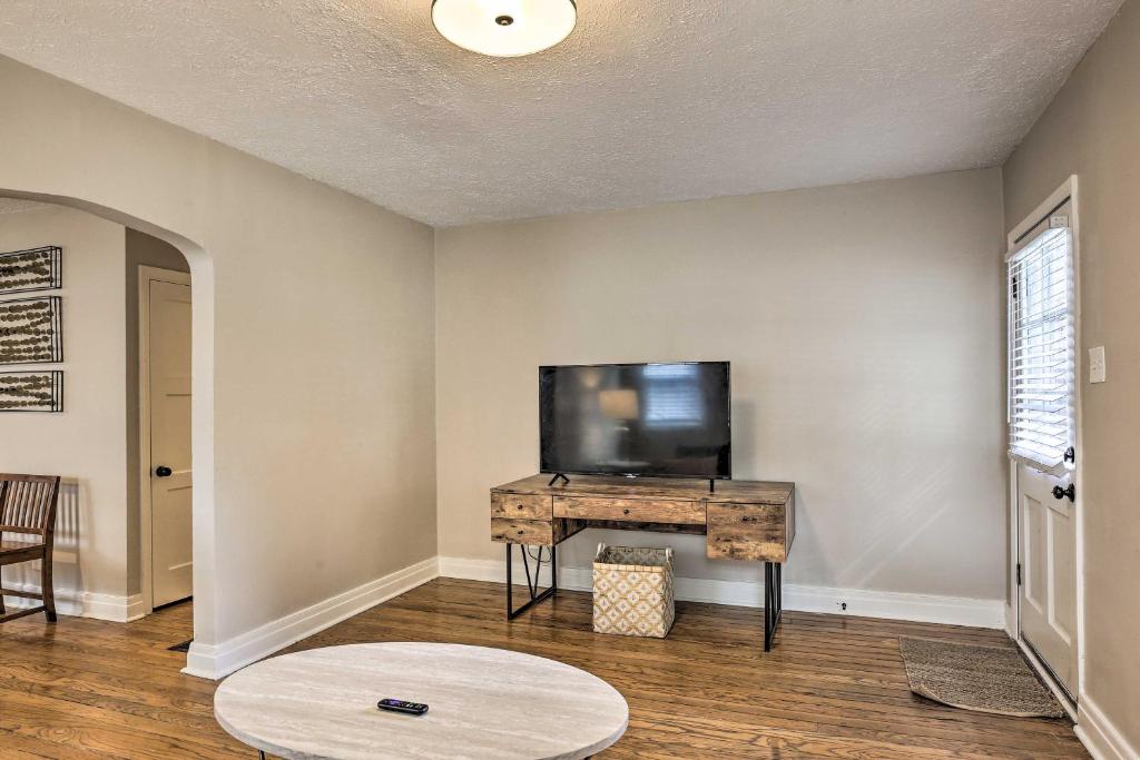 Updated Lexington Apartment Near Downtown UK! - image 6