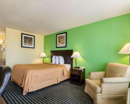 Quality Inn Liberal - image 14