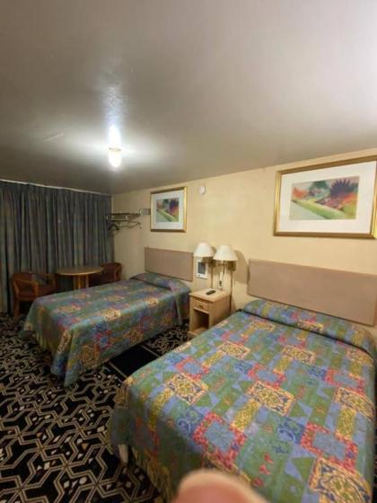 Budget Inn - image 11