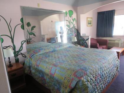 Travelers Inn and Suites Liberty - image 10