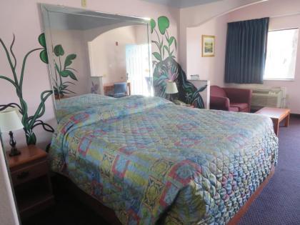 Travelers Inn and Suites Liberty - image 11