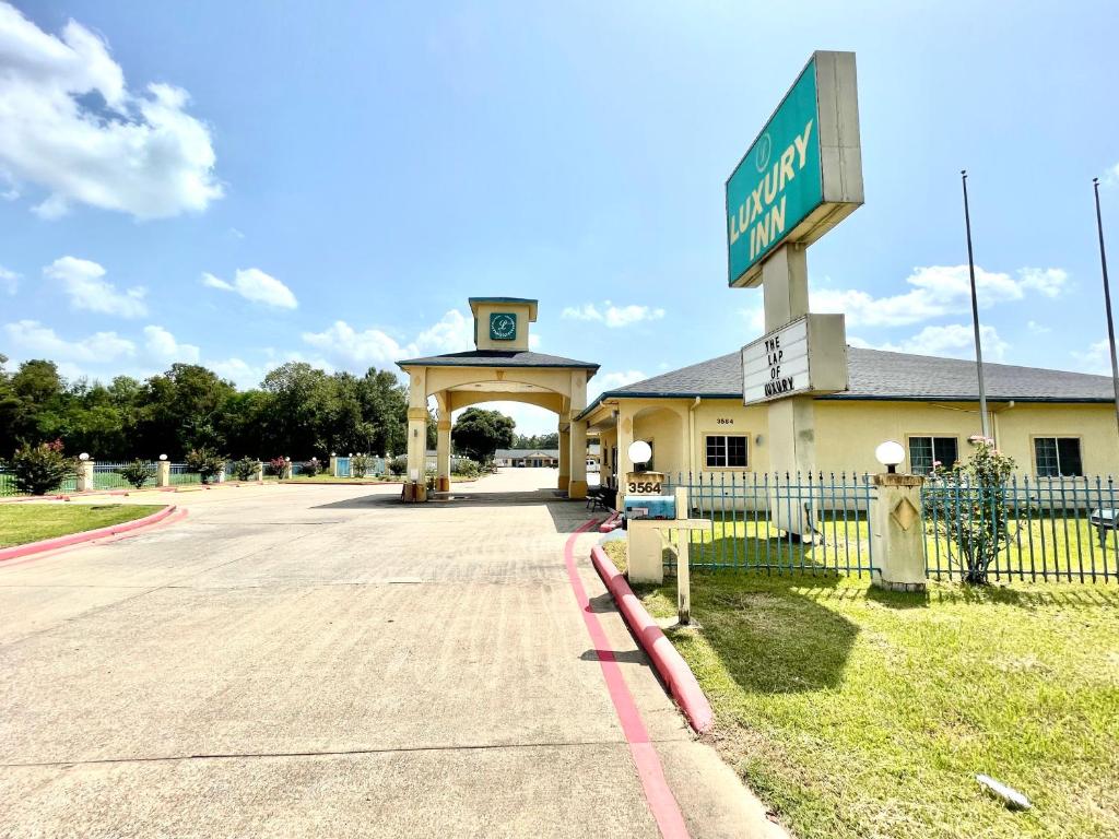 Luxury Inn Liberty - main image