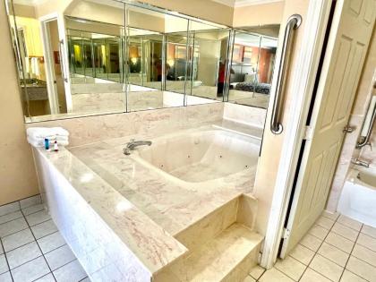 Luxury Inn Liberty - image 11