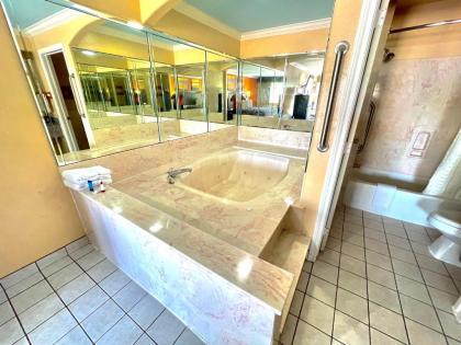 Luxury Inn Liberty - image 14