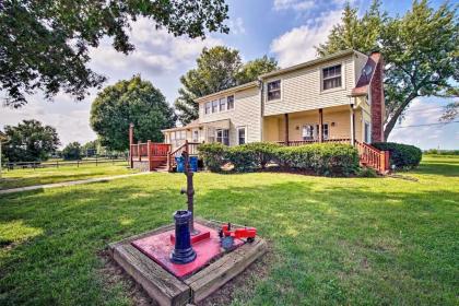 Remodeled Historic Farmhouse about 20 Mi to KC! - image 6