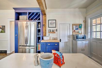 Remodeled Historic Farmhouse about 20 Mi to KC! - image 7