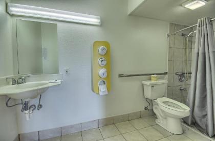 Motel 6-Lima OH - image 2