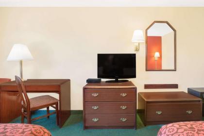 Days Inn by Wyndham Lincoln - image 8