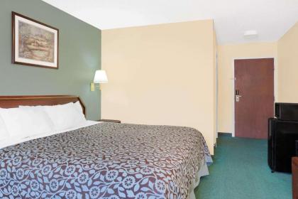 Days Inn by Wyndham Lincoln - image 9