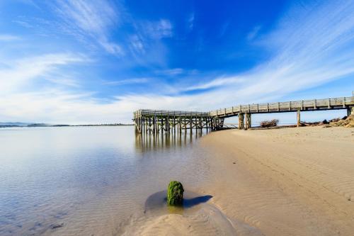 Captain Bill's Beachhouse - image 2