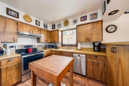 Shore Pine Hideaway - image 15