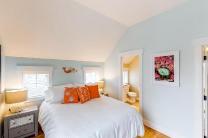 Mermaids Grotto - image 13