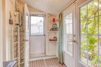 Le Beach Cottage - image 16