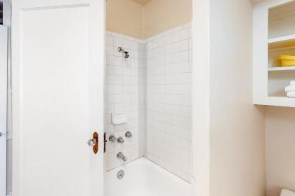 9th Street Cottage - image 15