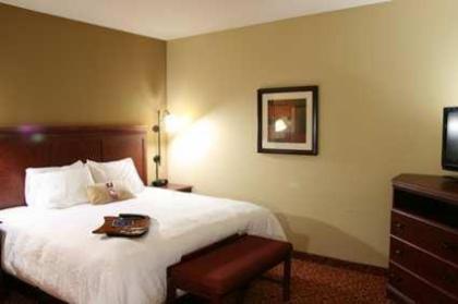 Hampton Inn Lincoln - image 11