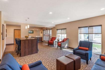 Comfort Inn & Suites near Route 66 Award Winning Gold Hotel 2021 - image 8