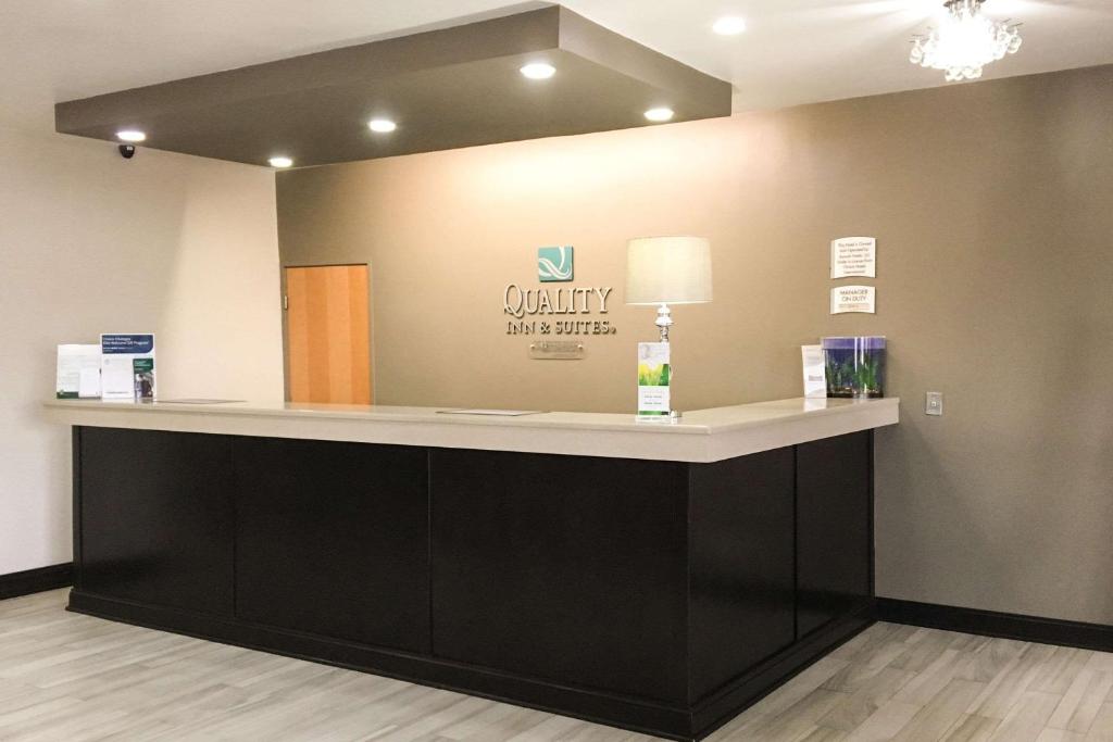 Quality Inn & Suites Lincoln near I-55 - main image