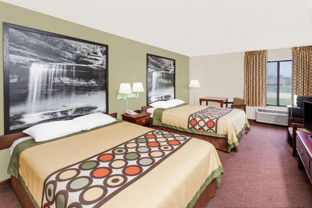 Super 8 by Wyndham Lincoln - image 2