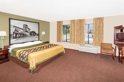 Super 8 by Wyndham Lincoln - image 3