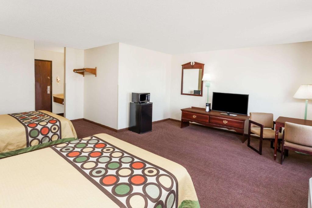 Super 8 by Wyndham Lincoln - image 4