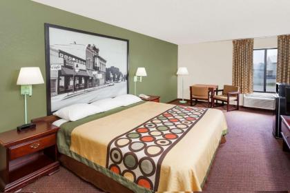 Super 8 by Wyndham Lincoln - image 8