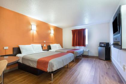 Motel 6-Lincoln IL - image 10