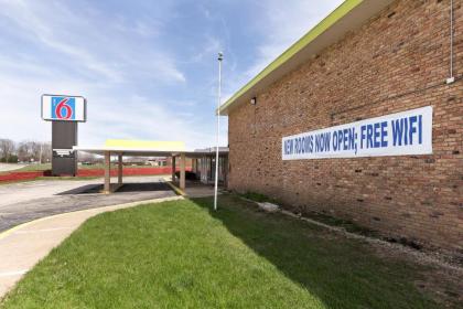 Motel 6-Lincoln IL - image 12