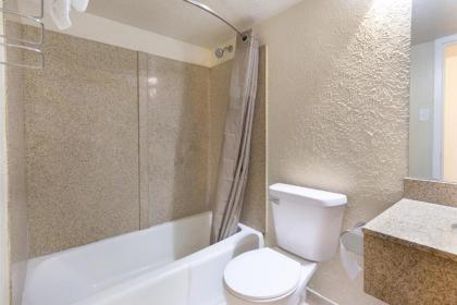 Motel 6-Lincoln IL - image 4
