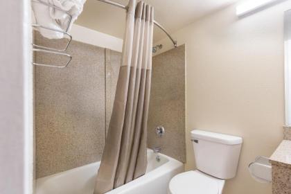 Motel 6-Lincoln IL - image 5