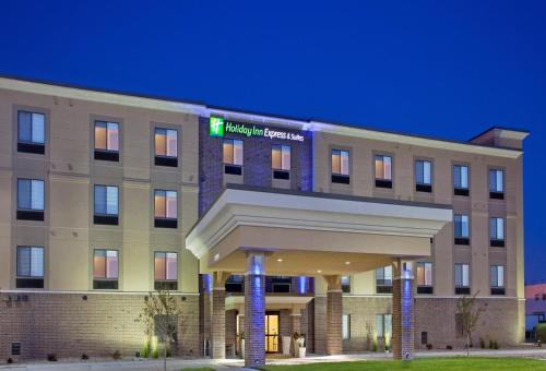 Holiday Inn Express Hotel and Suites Lincoln Airport an IHG Hotel - main image