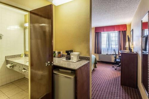 Quality Inn and Suites Lincoln - image 3