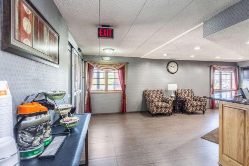 Quality Inn and Suites Lincoln - image 5