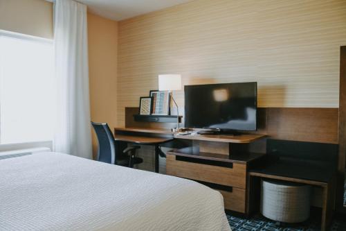 Fairfield Inn & Suites by Marriott Lincoln Airport - image 3