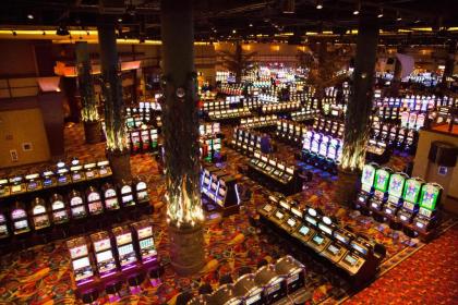 Twin River Casino Hotel - image 13