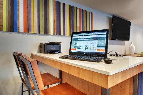 Holiday Inn Express & Suites - Lincoln East - White Mountains an IHG Hotel - image 5