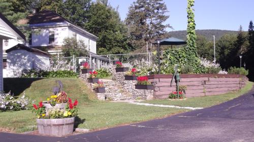 Profile Motel & Cottages - main image