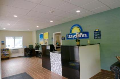Days Inn by Wyndham Lincoln - image 2